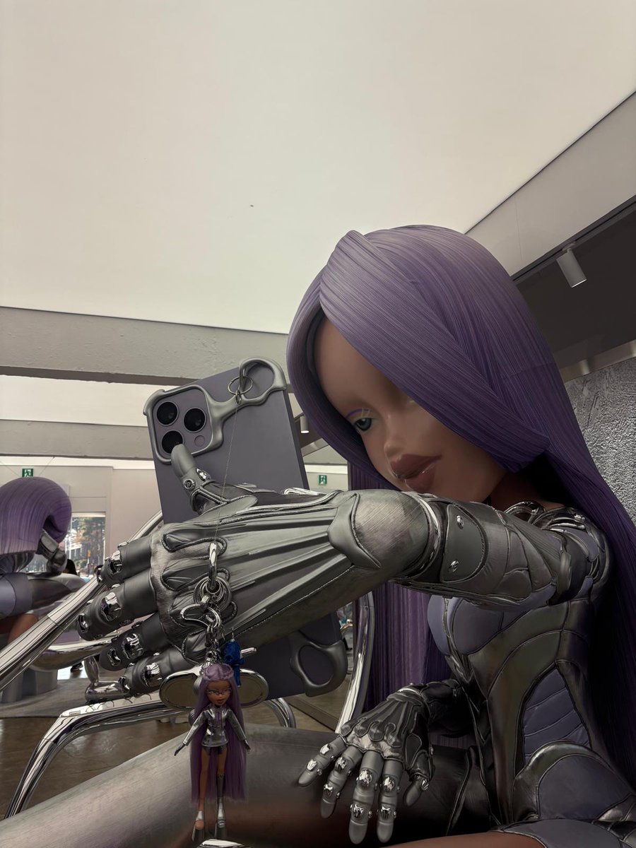 https_majima's tweet image. Al vanaf een hele jonge leeftijd werd mij al verteld dat Bratz poppen gecreeërd zijn voor de eliten en Barbie poppen gemaakt zijn voor de armoedzaaiers en mensen van de lagere klassen #bratz