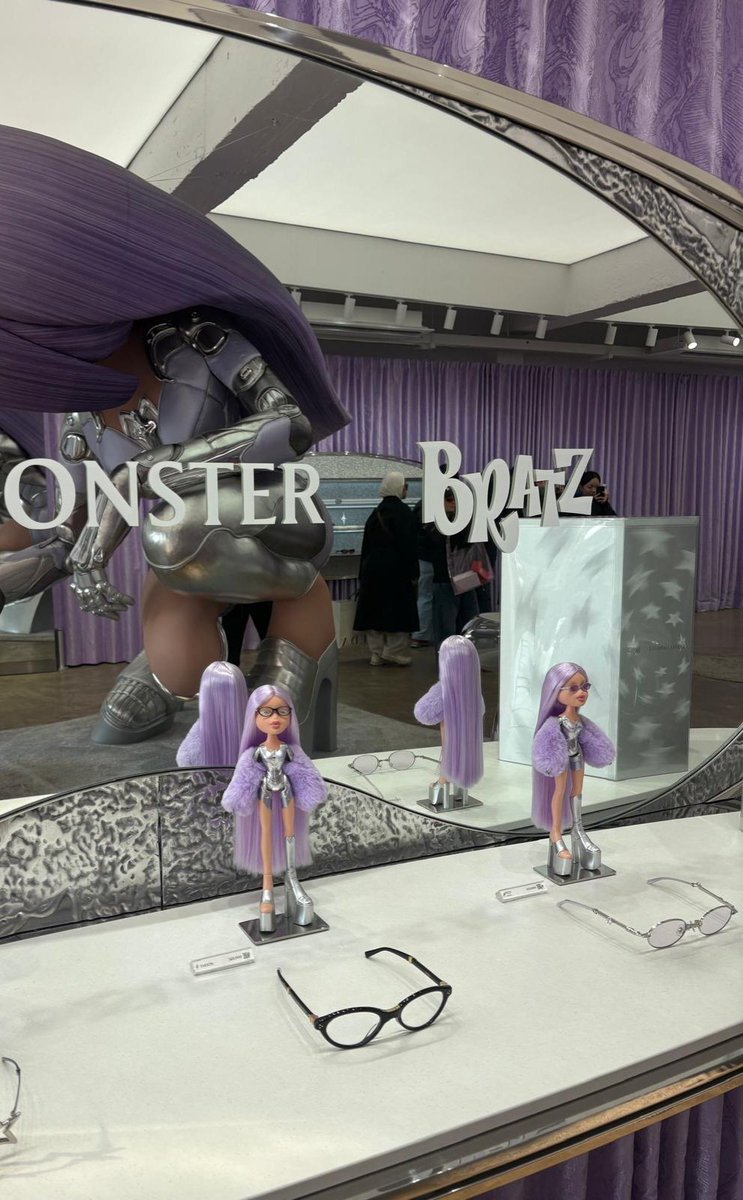 https_majima's tweet image. Al vanaf een hele jonge leeftijd werd mij al verteld dat Bratz poppen gecreeërd zijn voor de eliten en Barbie poppen gemaakt zijn voor de armoedzaaiers en mensen van de lagere klassen #bratz