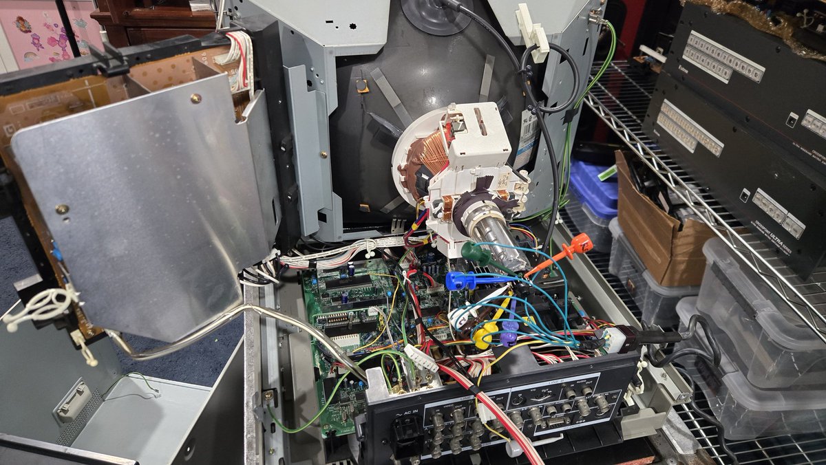 retro_tech_usa tweet media