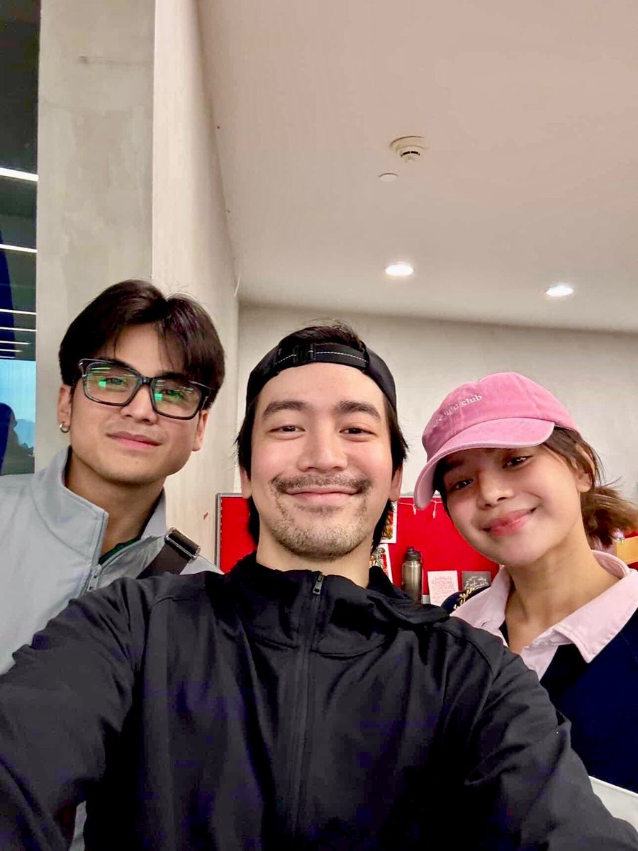 willcasufferer's tweet image. Kaya ba may picture sila kasi sina Joshua ang mag cocontinue ng story ni Vic and Savannah

My truth ~ eme lang HAHAHA  #iyknyk #TeamSaVic #Willca