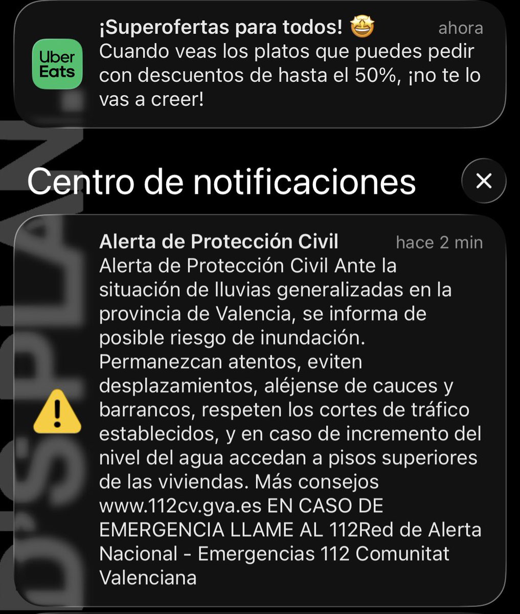 EspacioGranota's tweet image. Me llega la alerta de lluvias y una notificación de Uber Eats a la vez, se nota que el móvil ya me conoce