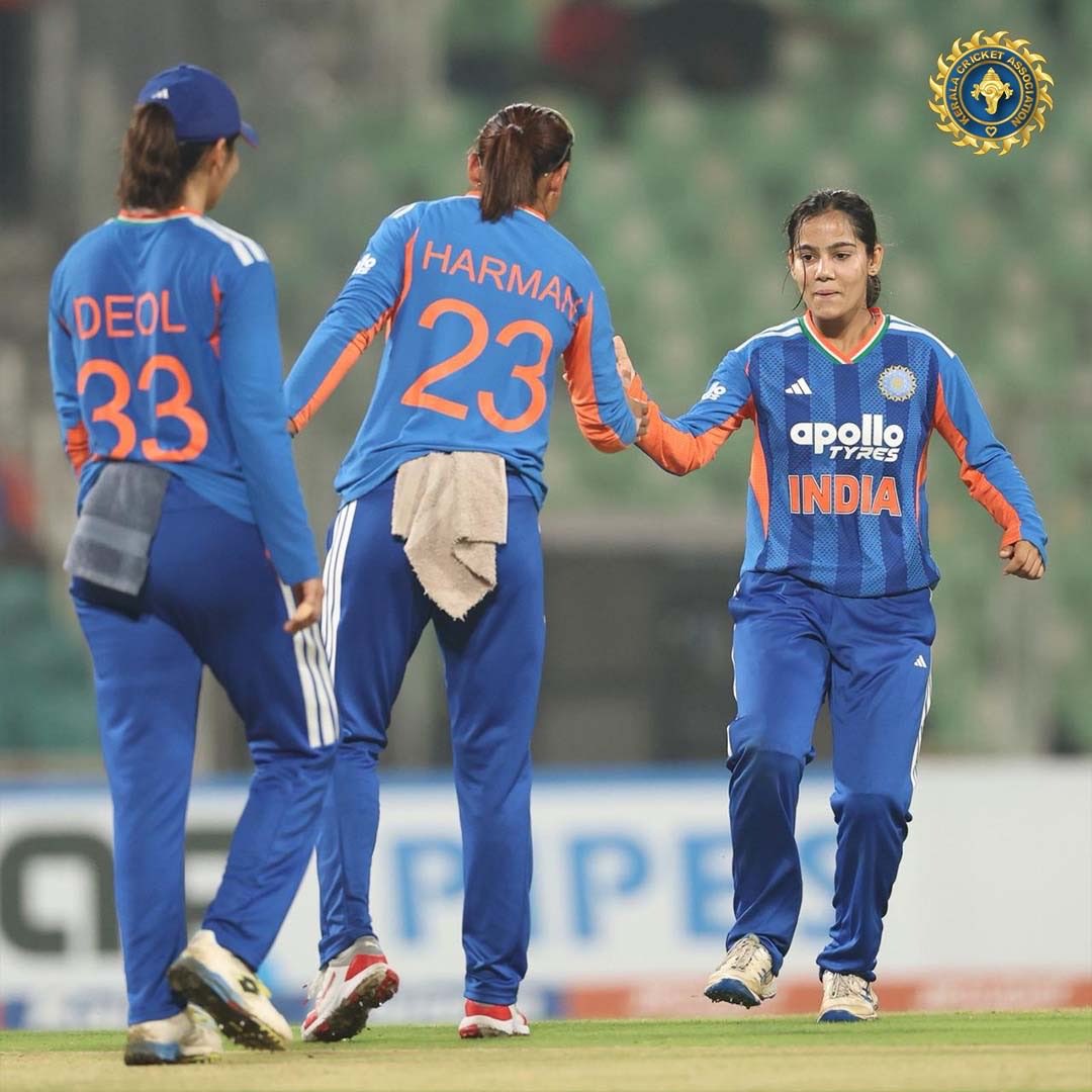 KCAcricket's tweet image. Match Update: IND vs SL (WT20)
​
India is closing in on a dominant victory! Sri Lanka reaches 168/4 at the end of 18 overs. With 54 runs required from the final 12 balls, the Women in Blue are in total control of the game.

#score #cricketfever