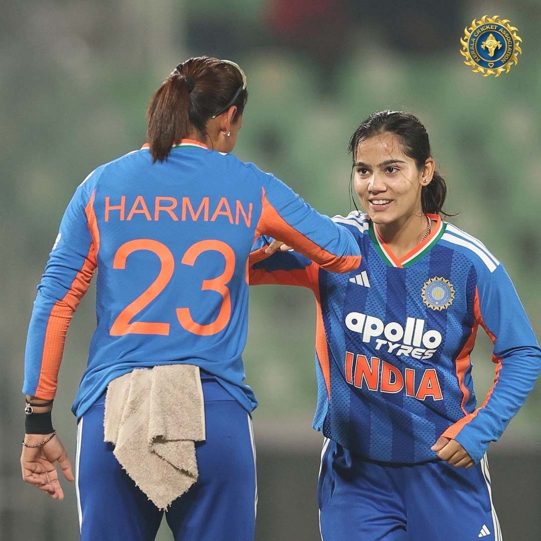 KCAcricket's tweet image. Match Update: IND vs SL (WT20)
​
India is closing in on a dominant victory! Sri Lanka reaches 168/4 at the end of 18 overs. With 54 runs required from the final 12 balls, the Women in Blue are in total control of the game.

#score #cricketfever