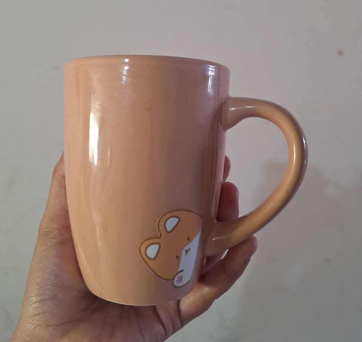 frombaeks's tweet image. idk chicos yo tomo café aquí