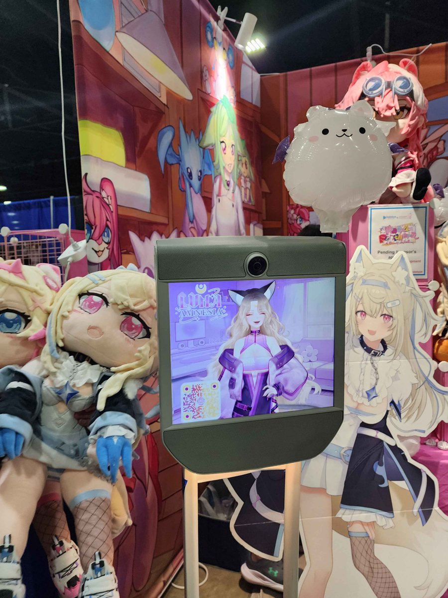 LunaAmnesia's tweet photo. I got asked "Why are you not here in person?"
and the answer is simple. I just dont have the funds to attend cons in the US^^
So I am more than thankful to #VTRC to give us Vtubers the opportunity to enjoy these events on the robots!!! ๐๐
Special shoutout to my handlers too! https://t.co/JzHecct9SZ