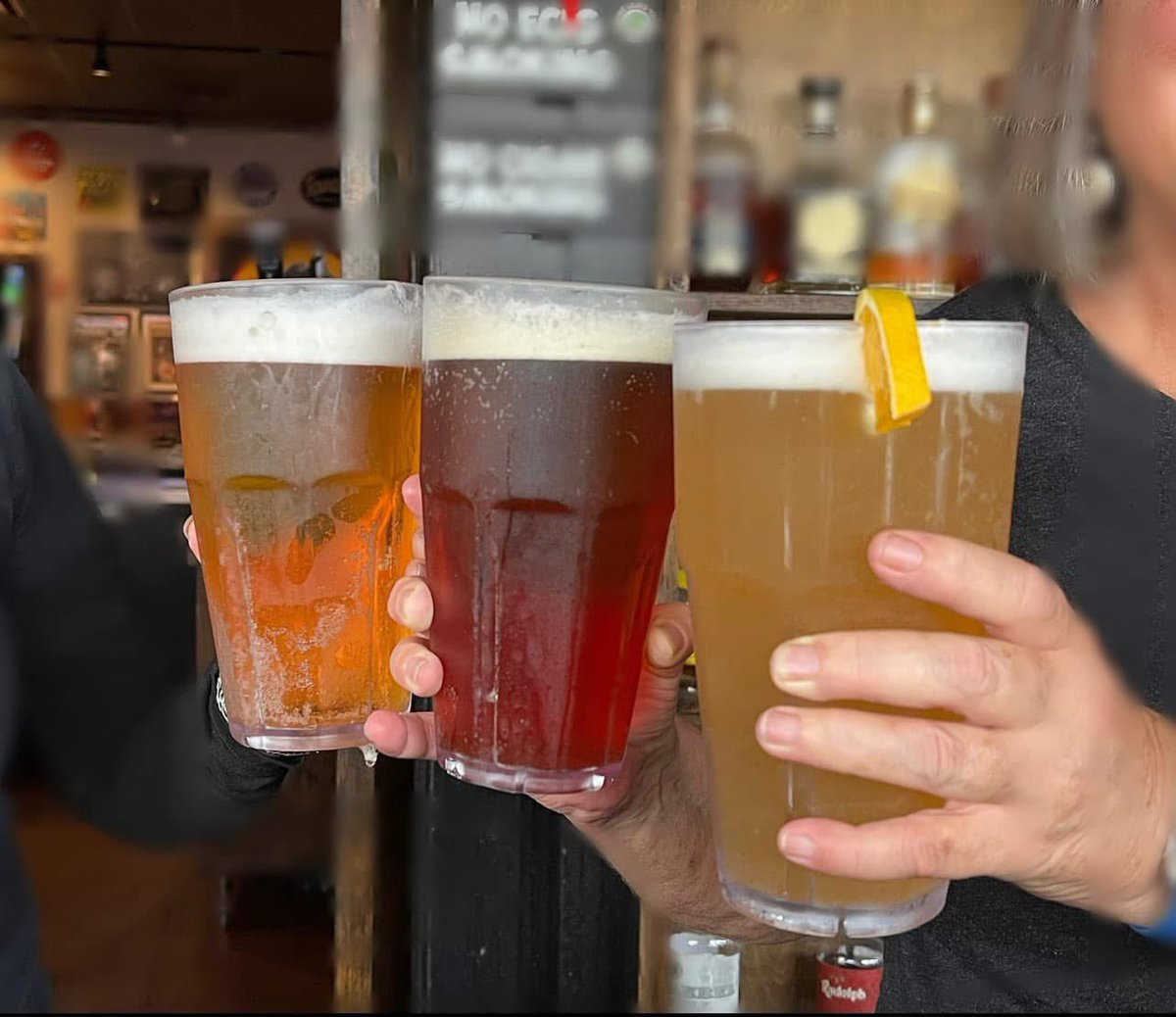 winkinglizard's tweet photo. π SUNDAY FUNDAY π
Wings π Football π 32oz Drafts πΊ
Thatβs how Sundays are done at the Lizard!
32oz Draft Specials:
πΊ Michelob Ultra
πΊ Miller Lite
πΊ GLBC Dortmunder
πΊ New Belgium Fat Tire
*selections may vary by location
#SundayFunday #WinkingLizard #ClevelandFootball https://t.co/Vj8IE9dMoc