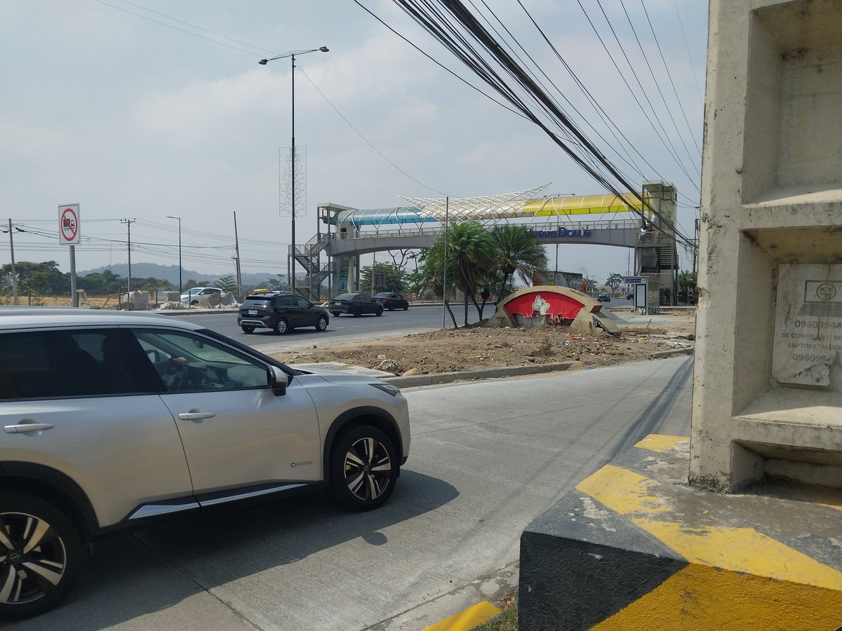 Y así termina el 2025 para el paradero de Villaclub en la Aurora. Trabajo abandonado por parte de <a href="/AlcaldiadeDaule/">Alcaldía de Daule</a> <a href="/WilsonCanizares/">Dr. Wilson Cañizares Villamar</a> ,pero para armar ferias de camaretas si hay ganas.... <a href="/ComunidLaAurora/">Comunidad de La Aurora Daule</a>