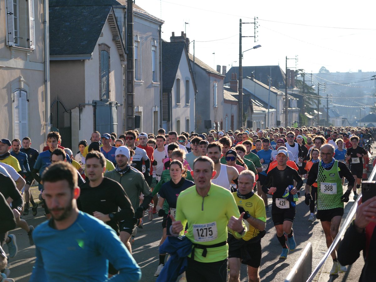 Bravo à l’#Upac pour l'ogranisation de cette 38e #Corrida. Une superbe ambiance, de belles performances sous une météo🌞, près de 2500 coureurs et des milliers de spectateurs dans les rues de #ChateauGontier sur #Mayenne.