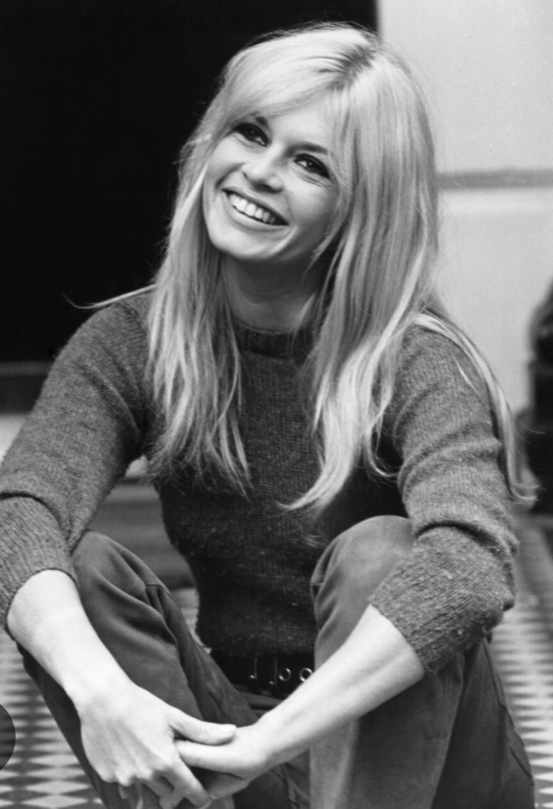 Beaba33's tweet image. Repose en paix, #brigitte ! Triste aujourd'hui, de t'avoir perdue. Une femme, un modèle, symbole de beauté naturelle et de liberté ! Merci pour ton combat pour les animaux ! ❤️