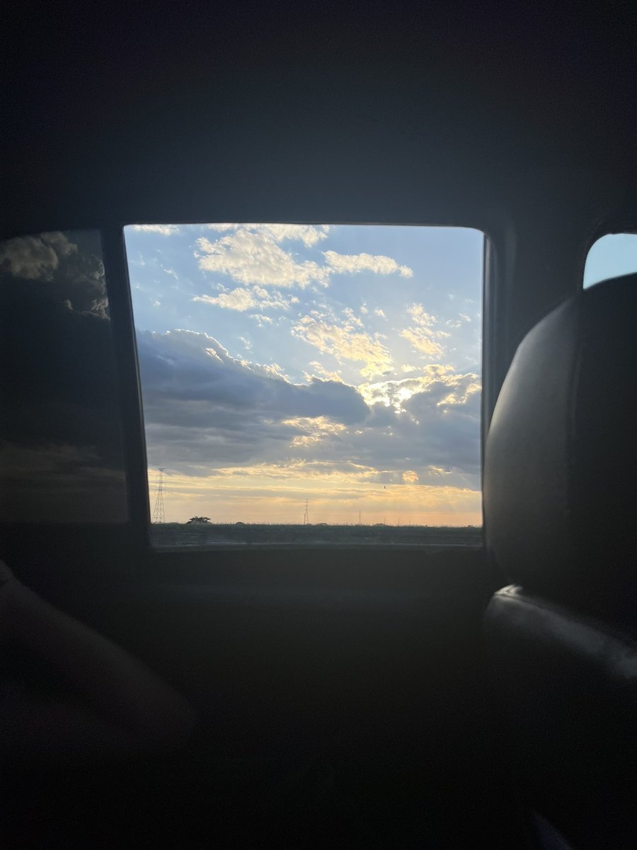 Isaaprivatte's tweet photo. Vivo enamorada del atardecer del llano https://t.co/HWVYm9WFnR