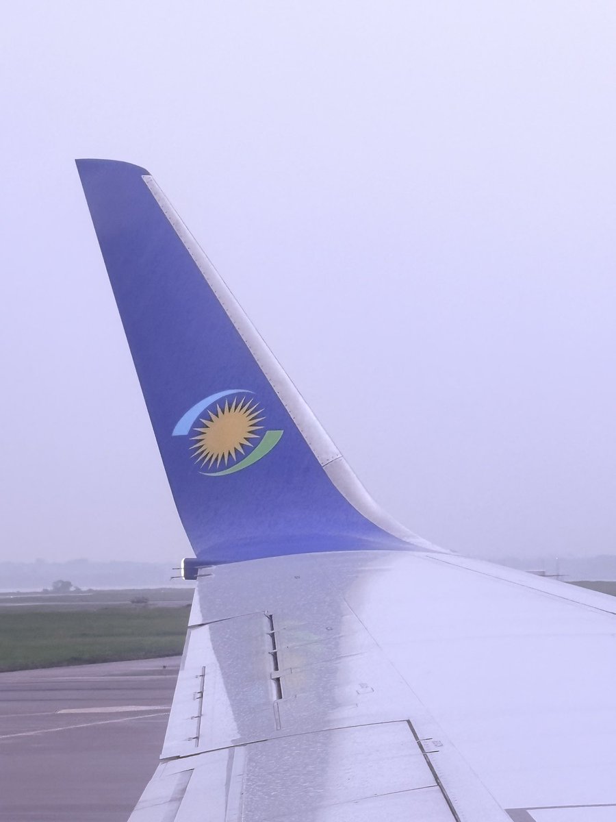 Thank you <a href="/FlyRwandAir/">RwandAir</a> for a punctual &amp; seamless flight this morning. A full aircraft, an excellent onboard experience &amp; Na Yombi service. Truly Rwandaful. 🇷🇼 💙

I have a dream: more #MadeInRwanda products taking flight in the inflight magazine.