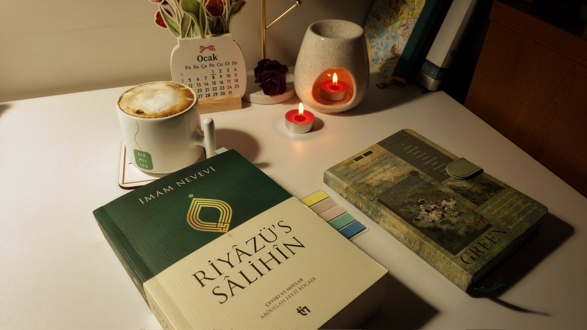 Rasûlüllah (s.a.v.) şöyle buyurdu: "(...)Biriniz, kimseyi incitmediği ve abdestini bozmadığı sürece, namaz kıldığı yerde durduğu zaman melekler onun için: 'Allah'ım ona merhamet et, Allah'ım onu bağışla, Allah'ım onun tevbesini kabul et' diye
dua ederler."🌿