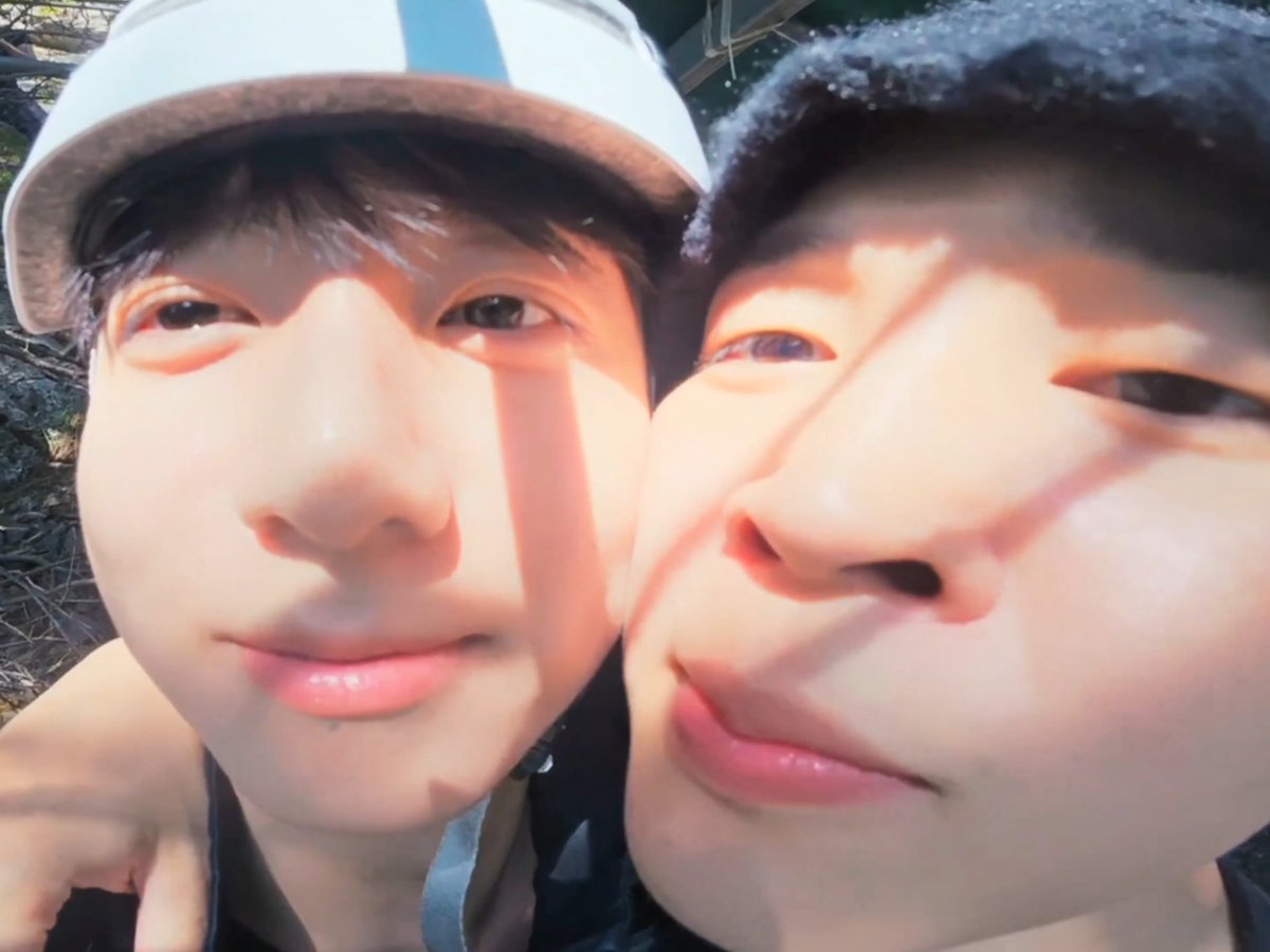 JAKSAL_5813's tweet photo. 셀카 바보.. https://t.co/H10SCJ8PSt
