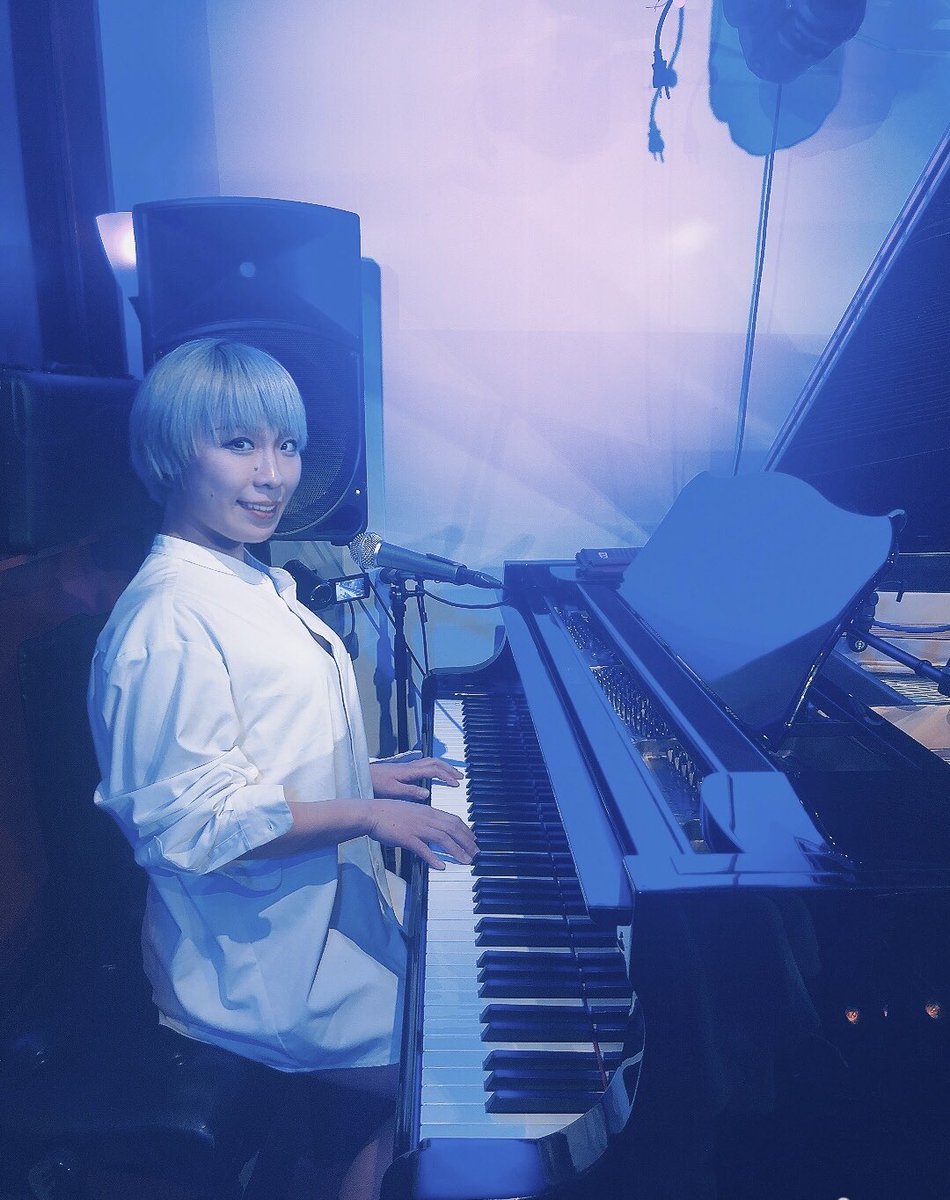 bmkcd's tweet image. 一昨年は同企画ライブ前日に40度台の熱が出てキャンセル
一昨年は大阪ライブの日程と被り出れなかったので２年越しで音納めライブに出れました😂

実は今日もちょっと体調があやしくて
気を抜いたら持っていかれそうなので葛根湯を飲んで早く寝ます笑
皆様もご自愛ください！