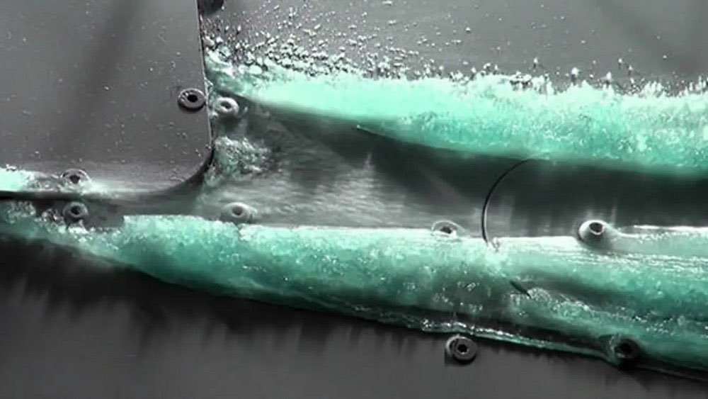 Тут один известный авиахрыч <a href="/maxhocom/">HECTOP</a> принес новогоднюю картинку. 

Напомню, почему не надо есть голубой лед. 

x.com/sebullllba/sta…