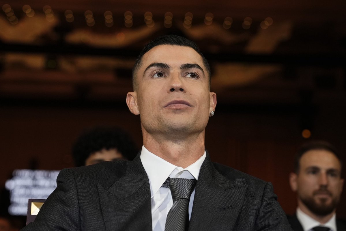 ActuFoot_'s tweet image. 🚨 Pogba 🇫🇷 à Ronaldo 🇵🇹 : « Cristiano, tu es là, 𝘁𝘂 𝗻𝗼𝘂𝘀 𝗮𝘀 𝘁𝗼𝘂𝘀 𝗶𝗻𝘀𝗽𝗶𝗿𝗲́𝘀 𝗲𝗻 𝘁𝗮𝗻𝘁 𝗾𝘂𝗲 𝗳𝗼𝗼𝘁𝗯𝗮𝗹𝗹𝗲𝘂𝗿.

Tu as fait cela pour la prochaine génération. 𝗨𝗡 𝗚𝗥𝗔𝗡𝗗 𝗠𝗘𝗥𝗖𝗜, 𝗖𝗥𝗜𝗦𝗧𝗜𝗔𝗡𝗢 🇵🇹. »