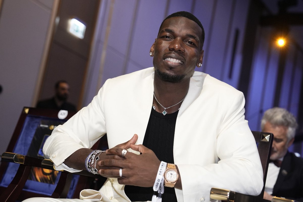 ActuFoot_'s tweet image. 🚨 Pogba 🇫🇷 à Ronaldo 🇵🇹 : « Cristiano, tu es là, 𝘁𝘂 𝗻𝗼𝘂𝘀 𝗮𝘀 𝘁𝗼𝘂𝘀 𝗶𝗻𝘀𝗽𝗶𝗿𝗲́𝘀 𝗲𝗻 𝘁𝗮𝗻𝘁 𝗾𝘂𝗲 𝗳𝗼𝗼𝘁𝗯𝗮𝗹𝗹𝗲𝘂𝗿.

Tu as fait cela pour la prochaine génération. 𝗨𝗡 𝗚𝗥𝗔𝗡𝗗 𝗠𝗘𝗥𝗖𝗜, 𝗖𝗥𝗜𝗦𝗧𝗜𝗔𝗡𝗢 🇵🇹. »