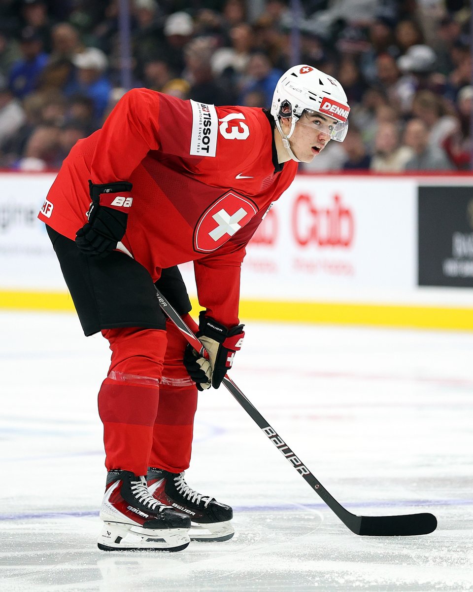 Canucks's tweet photo. Canucks prospect Basile Sansonnens goes BAR DOWN. 🇨🇭
#BuildingBlue | #WorldJuniors https://t.co/m2XC27WgdS