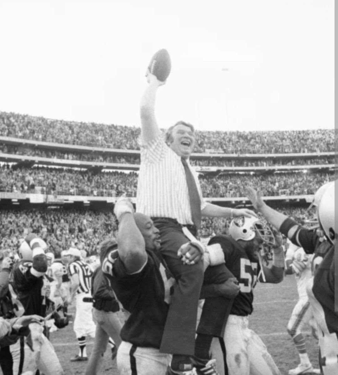 NFLMAVERICK's tweet image. 4 years ago
 🖤🤍🏴‍☠️🏈

🕯️🙏Remembering Coach John Madden 
April 10, 1936 - December 28, 2021