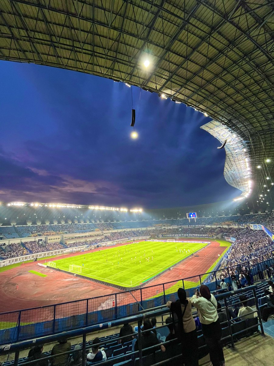 NeskarBlueArmy's tweet photo. bobotoh kampus damai~

liburan akhir tahun ke puncaks🥶 @persib https://t.co/pi784jS6wp