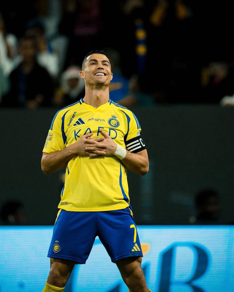 🚨 OFFICIEL ! 𝗖𝗥𝗜𝗦𝗧𝗜𝗔𝗡𝗢 𝗥𝗢𝗡𝗔𝗟𝗗𝗢 🇵🇹 𝗘𝗦𝗧 𝗘́𝗟𝗨 𝗠𝗘𝗜𝗟𝗟𝗘𝗨𝗥 𝗝𝗢𝗨𝗘𝗨𝗥 𝗗𝗨 𝗠𝗢𝗬𝗘𝗡-𝗢𝗥𝗜𝗘𝗡𝗧 𝗗𝗘 𝗟’𝗔𝗡𝗡𝗘́𝗘 𝗗𝗘𝗩𝗔𝗡𝗧 𝗕𝗘𝗡𝗭𝗘𝗠𝗔 🇫🇷 𝗘𝗧 𝗠𝗔𝗛𝗥𝗘𝗭 🇩🇿 !!! 🎖️🐐