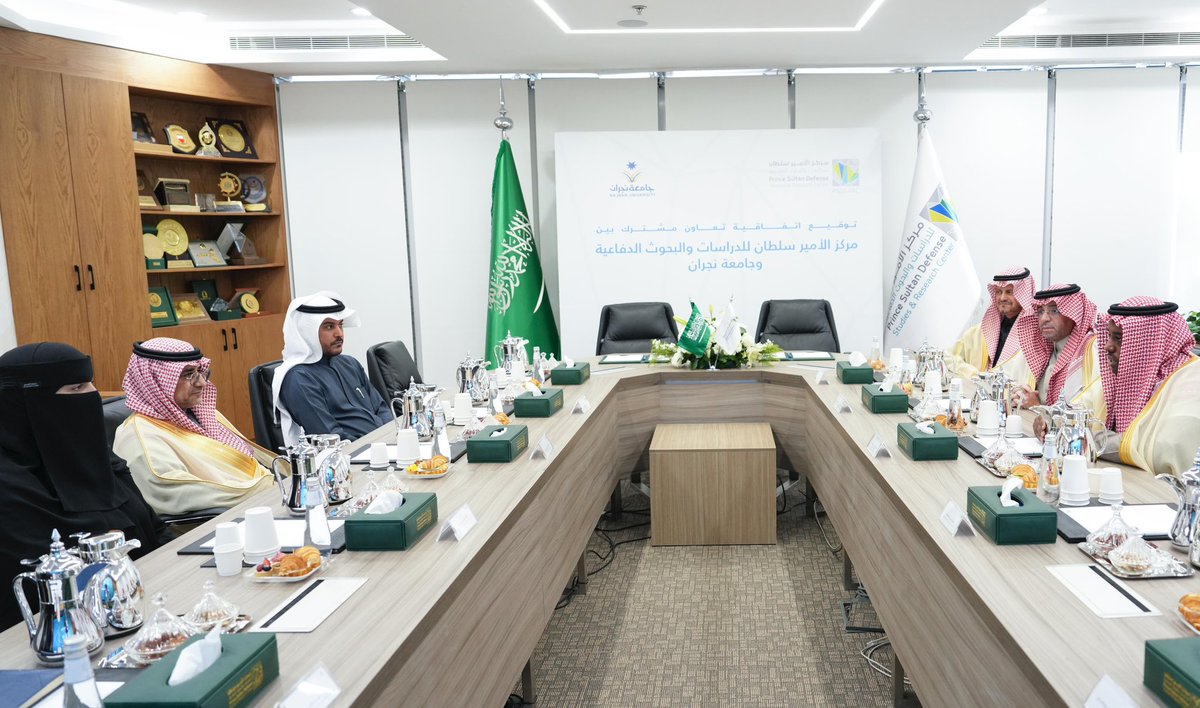 PSDSARC's tweet image. نحو شراكات وطنية تساهم في تطوير منظومة البحث والابتكار الدفاعي ومخرجاتها..

سعدنا اليوم بزيارة سعادة رئيس #جامعة_نجران أ.د.عبدالرحمن بن إبراهيم الخضيري والوفد المرافق له، ضمن أعمال توقيع اتفاقية تعاون تسعى إلى استثمار ودعم الابتكار في المشاريع المشتركة.
 
#PSDSARC