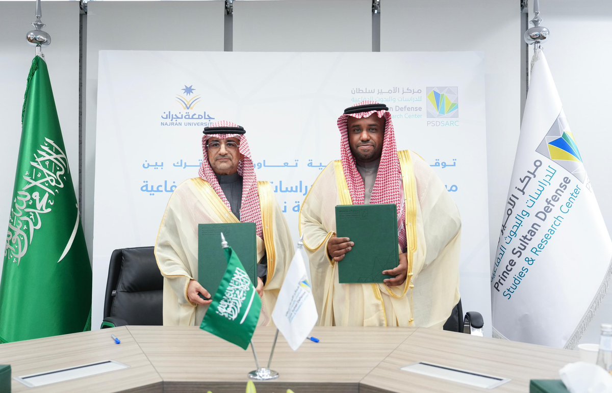 PSDSARC's tweet image. نحو شراكات وطنية تساهم في تطوير منظومة البحث والابتكار الدفاعي ومخرجاتها..

سعدنا اليوم بزيارة سعادة رئيس #جامعة_نجران أ.د.عبدالرحمن بن إبراهيم الخضيري والوفد المرافق له، ضمن أعمال توقيع اتفاقية تعاون تسعى إلى استثمار ودعم الابتكار في المشاريع المشتركة.
 
#PSDSARC