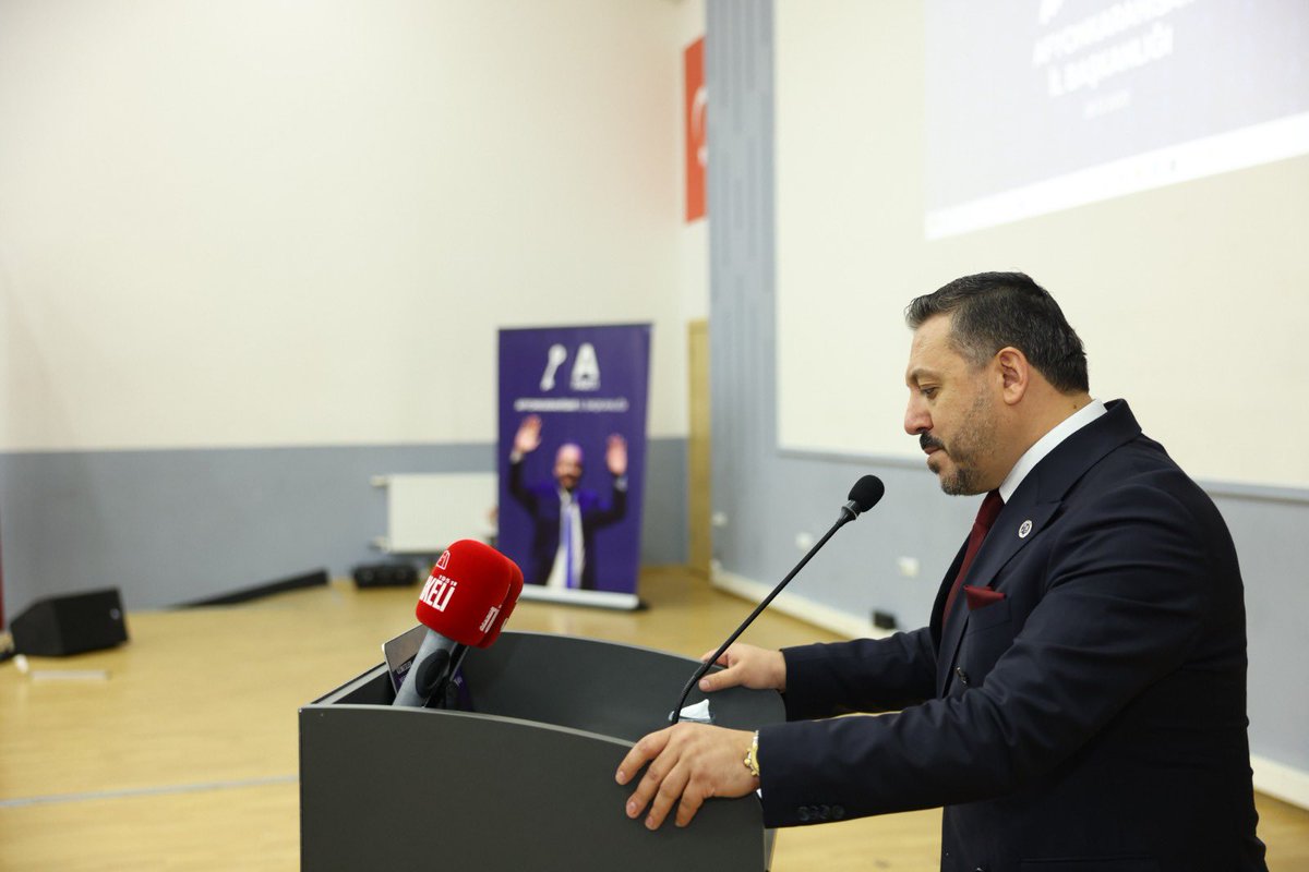 anahtarparti03's tweet photo. 📍 Afyonkarahisar’da Güçlü Buluşma!
Anahtar Parti Afyonkarahisar İl Başkanlığımızın Halk Buluşması ve Rozet Takma Programında, Genel Merkezimiz ve 7. Bölge İl Başkanlarımızın katılımıyla 600’e yakın yeni üyemizin rozetlerini gururla taktık. https://t.co/UPDI5sv2BB