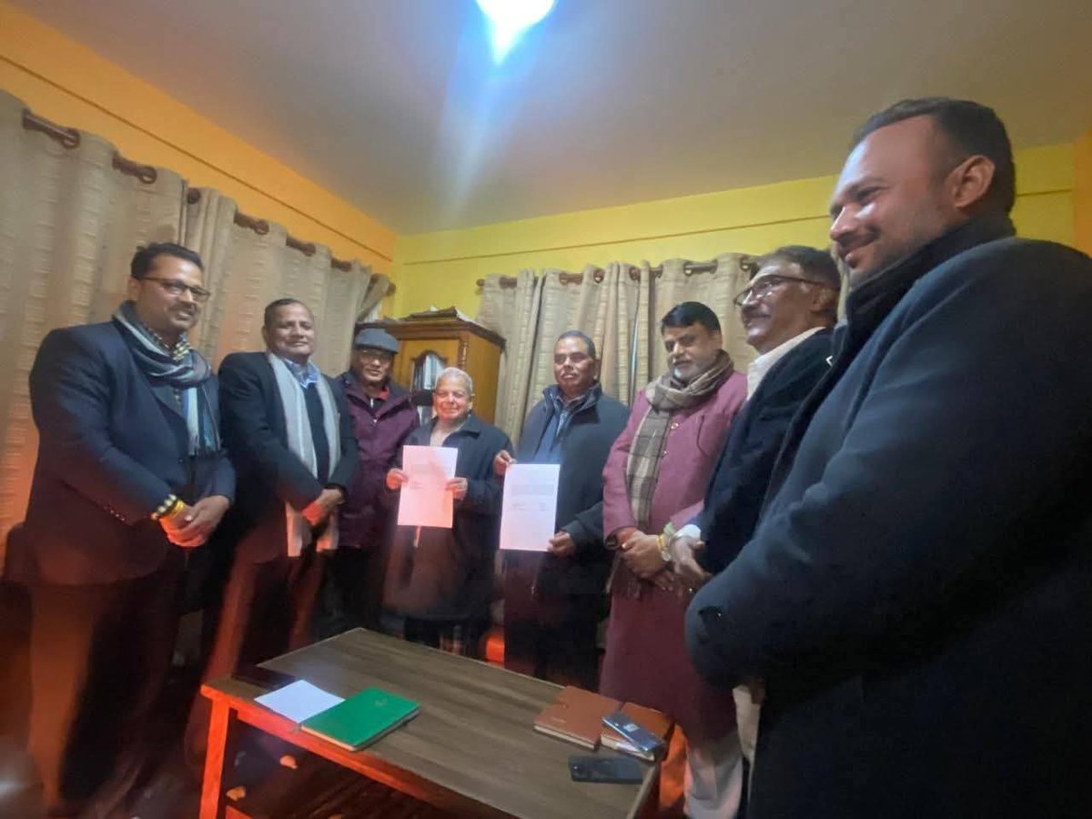 बिहान एउटा झटका 
बेलुका अर्को झटका 
अझै कति झटका दिने हो ।