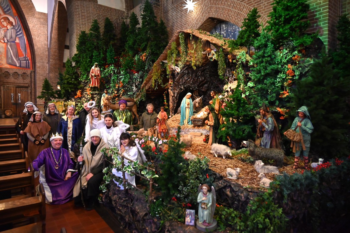DeLeidseGlibber's tweet photo. Check out this article: Grootste Kerststal van de regio staat in de Leidse Sint Josephkerk - https://t.co/BNRYU0Y5yT https://t.co/0Z94rP2eTc