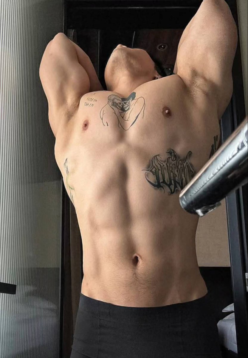 cuteguyasinmodel tweet media