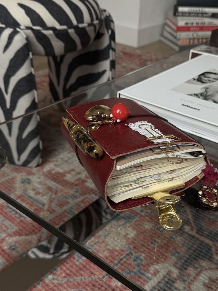 crishatesall's tweet image. me ven normal pero solo estoy esperando el último pago del año para comprar todo lo que tengo en mi carrito de shein de papelería cómo esta y comenzar a hacer journal este 2026