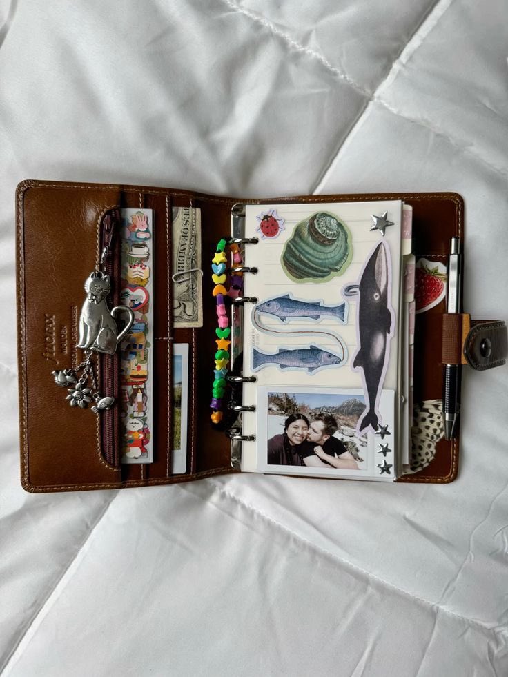 crishatesall's tweet image. me ven normal pero solo estoy esperando el último pago del año para comprar todo lo que tengo en mi carrito de shein de papelería cómo esta y comenzar a hacer journal este 2026