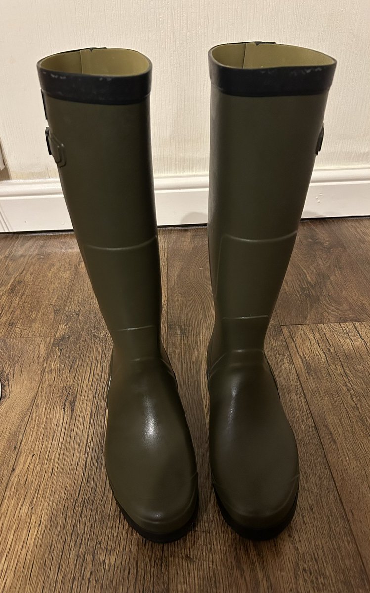 MasterJKing1's tweet image. My new wellies won’t stay clean for long. 😈

linktr.ee/MasterJKing1