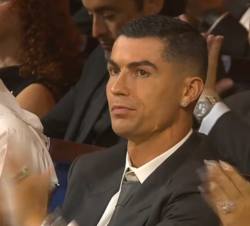 🚨 𝗢𝗙𝗙𝗜𝗖𝗜𝗔𝗟: Paul Pogba wins the 'BEST COMEBACK' OF THE YEAR 2025 trophy at the Globe Soccer Awards! 🇫🇷🎖️🔙

🗣️ "Cristiano, you are here, you have inspired all of us as a football player. You did this for the next generation. Big thank you, Cristiano."