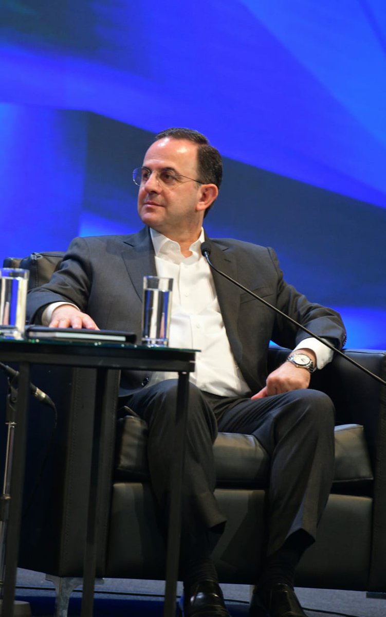 كلما تقدمنا في العمر ضعف النظر واتضحت الرؤية وتزداد الحكمة والبصيرة .