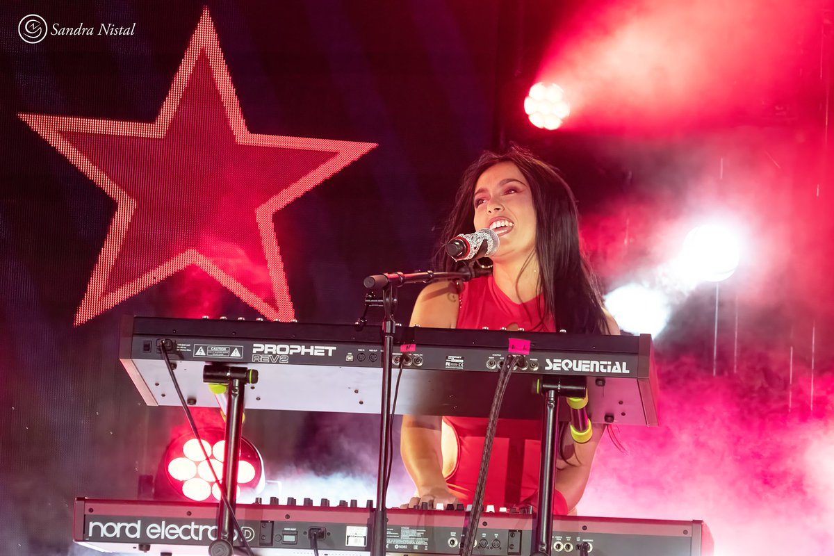 imagiSna's tweet photo. HILO
Para finalizar la etapa de La libreta rosa tour subo fotos que hice en conciertos de @chiaraoliver y no subí porque no me dió tiempo a retocarlas deprisa.
*Concert Music Festival Sancti Petri en Chiclana de la Frontera, Cadiz el 13 de julio 🥰
#LLRT #ConcertMusicFestival https://t.co/Uy4WiGH8KK