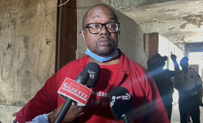 BoyJacobs2's tweet image. You want to take the war to Drug Dealers and illegal miners in Gauteng?

Remove this guy.

You will thank me guys.