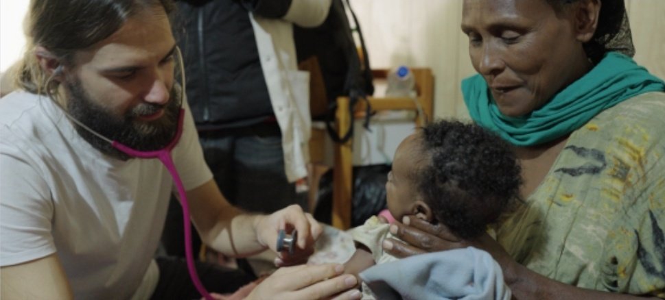 Cada día en Etiopía trabajamos por la salud de los más #inocentes, los niños y niñas. 
Gracias por seguir haciéndolo posible.       
migranodearena.org/reto/ayudanos-…