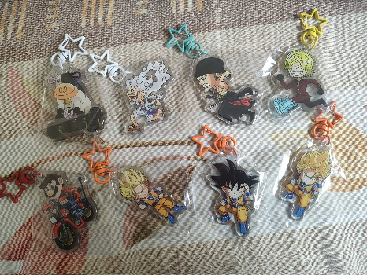 Próximamente estos llaveros estarán a la venta en mi Ko-Fi. 👀 

Podéis poneros en contacto conmigo por privado para reservarlos.