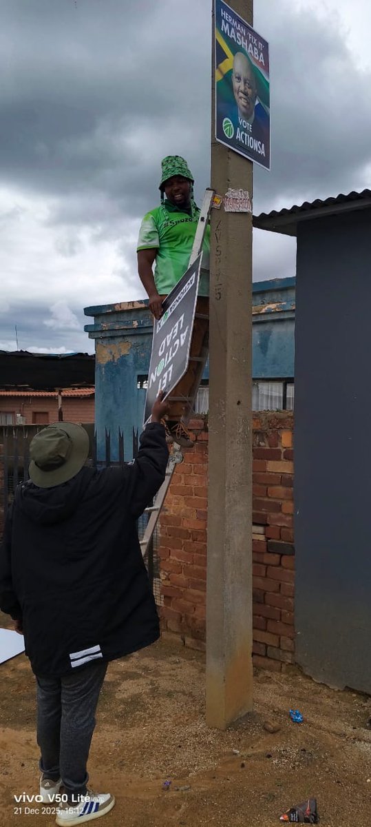 Leader_Karabo's tweet image. It's very remarkable to inform and visualize ActionSA's South African Dream to communities. As we were postering we had to engage with the masses as they asked us, what is ActionSA all about.

#3DaysToGo
#Groundwork
#OnlyActionSACanFixGauteng