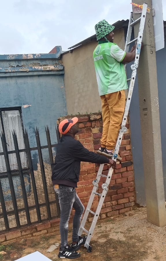 Leader_Karabo's tweet image. It's very remarkable to inform and visualize ActionSA's South African Dream to communities. As we were postering we had to engage with the masses as they asked us, what is ActionSA all about.

#3DaysToGo
#Groundwork
#OnlyActionSACanFixGauteng