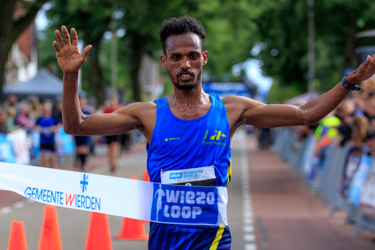 Mustefa Kedir zit in een neerwaartse spiraal en daardoor in een behoorlijke dip. ,,Het is wachten, wachten en nog eens wachten. Ik ben al drie jaar in Nederland en hoop eindelijk een verblijfsvergunning te krijgen. 
hardloopnieuws.nl/marathonloper-… #hardloopnieuws