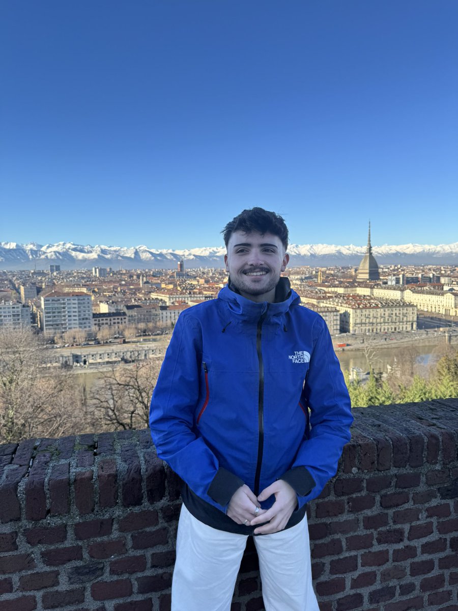 895 FauxParigo tweet media