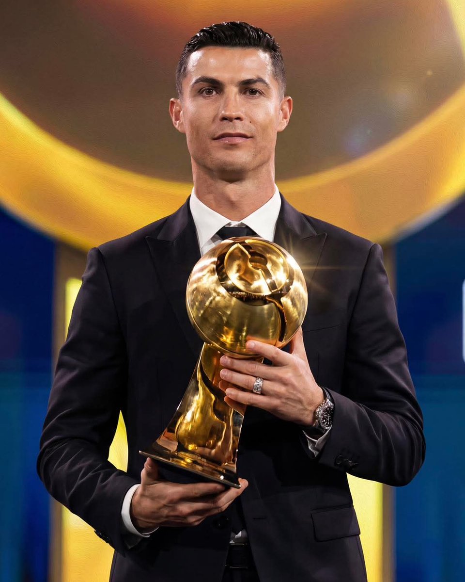 𝐎𝐅𝐅𝐈𝐂𝐈𝐀𝐋: Cristiano Ronaldo wins 𝐁𝐞𝐬𝐭 𝐌𝐢𝐝𝐝𝐥𝐞 𝐄𝐚𝐬𝐭 𝐏𝐥𝐚𝐲𝐞𝐫 at Globe Soccer Awards 2025!