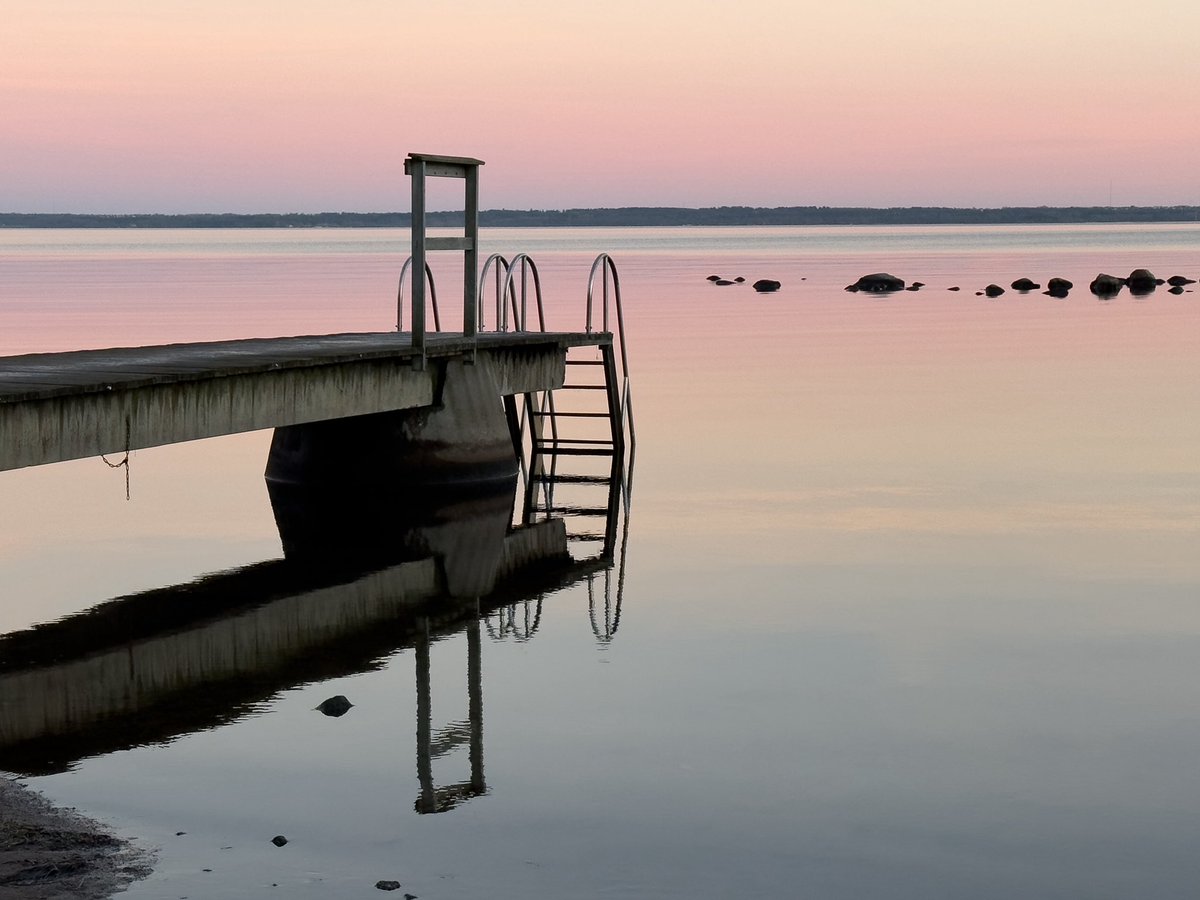 Nyår vid Kalmarsund.
Stillheten vid vattnet påminner om varför tålamod lönar sig – våg för våg, steg för steg.
Portföljen går in i det nya året med fokus på balans, uthållighet och långsiktig riktning.