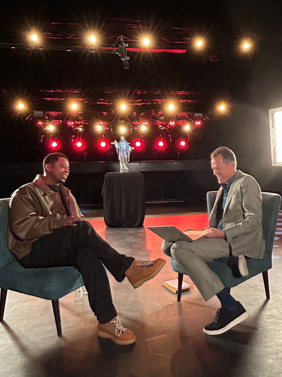 Deze week werd de allerlaatste #AdieuGod? uitgezonden. Met <a href="/typhoon/">Typhoon</a> (en <a href="/wilfredgenee/">Wilfred Genee</a>) blik ik terug op de AdieuGod? die we zo’n tien jaar geleden opnamen. Terugkijken kan hier: npo.nl/start/afspelen… Veel plezier!