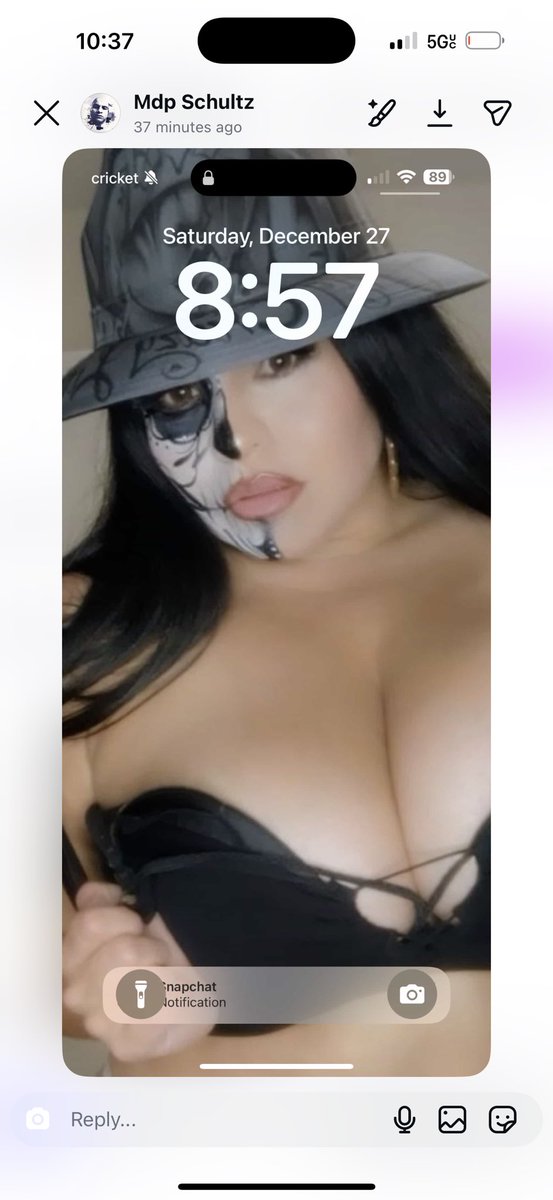 PrincesaSherina's tweet photo. When supporters send me that I’m therecscreebsaver 🙌🏼☝🏼#lowridermodel #supporter #chicanastyle #gangster https://t.co/SiJob004hc