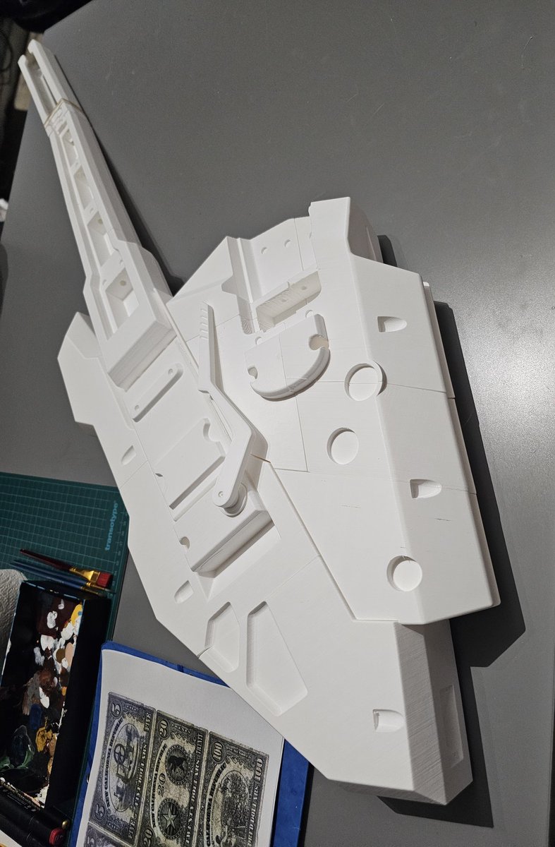 TimefallCosplay's tweet image. Higgs gold guitar WIP!

#DEATHSTRANDING