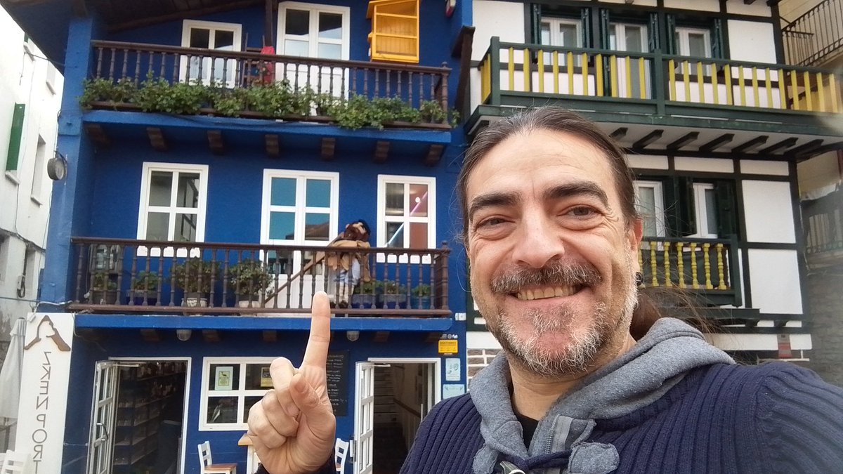 InsideLoc tweet media